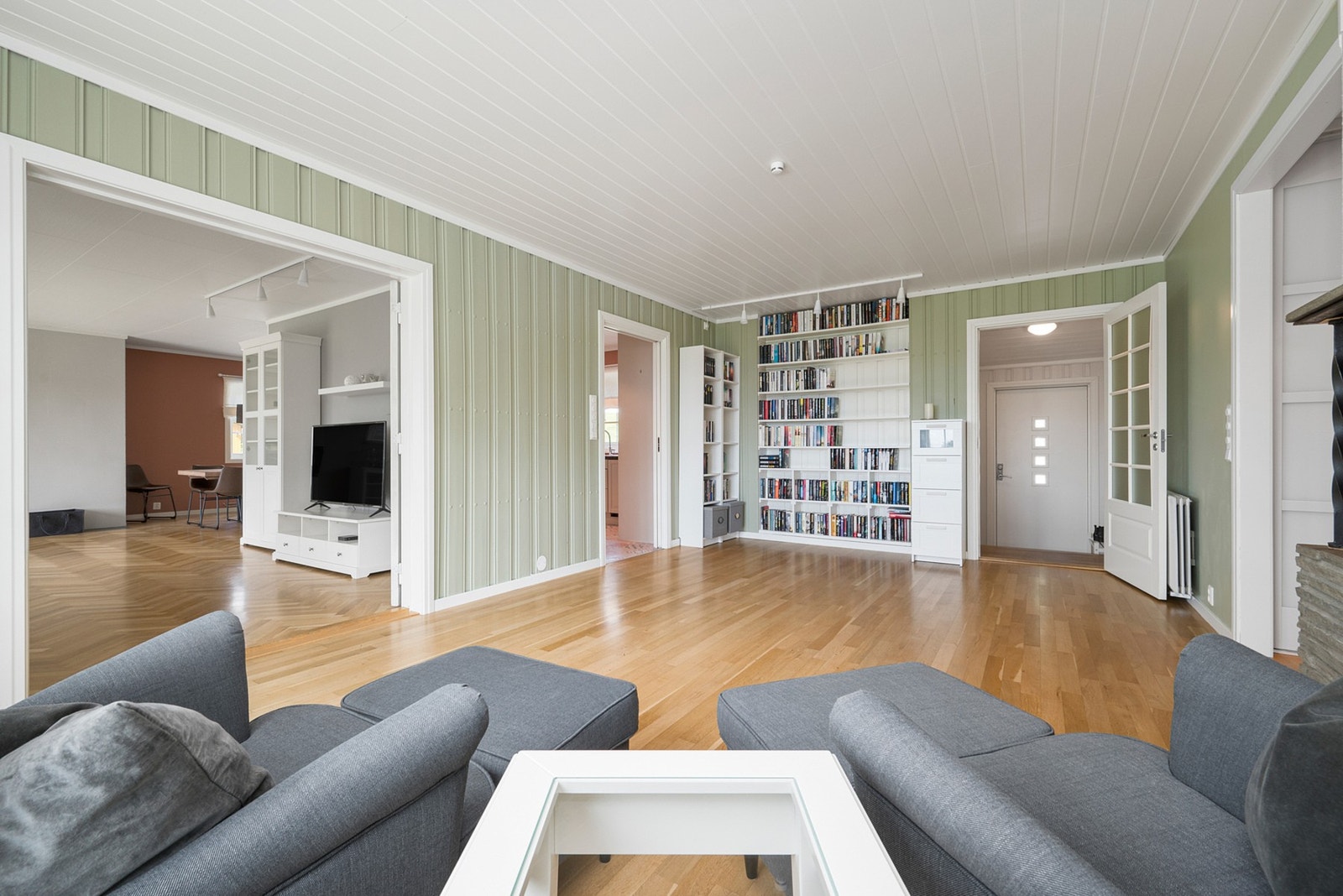 Stue nummer 2 er også av god størrelse på 24m² med utgang til terrassen. Galleribilde