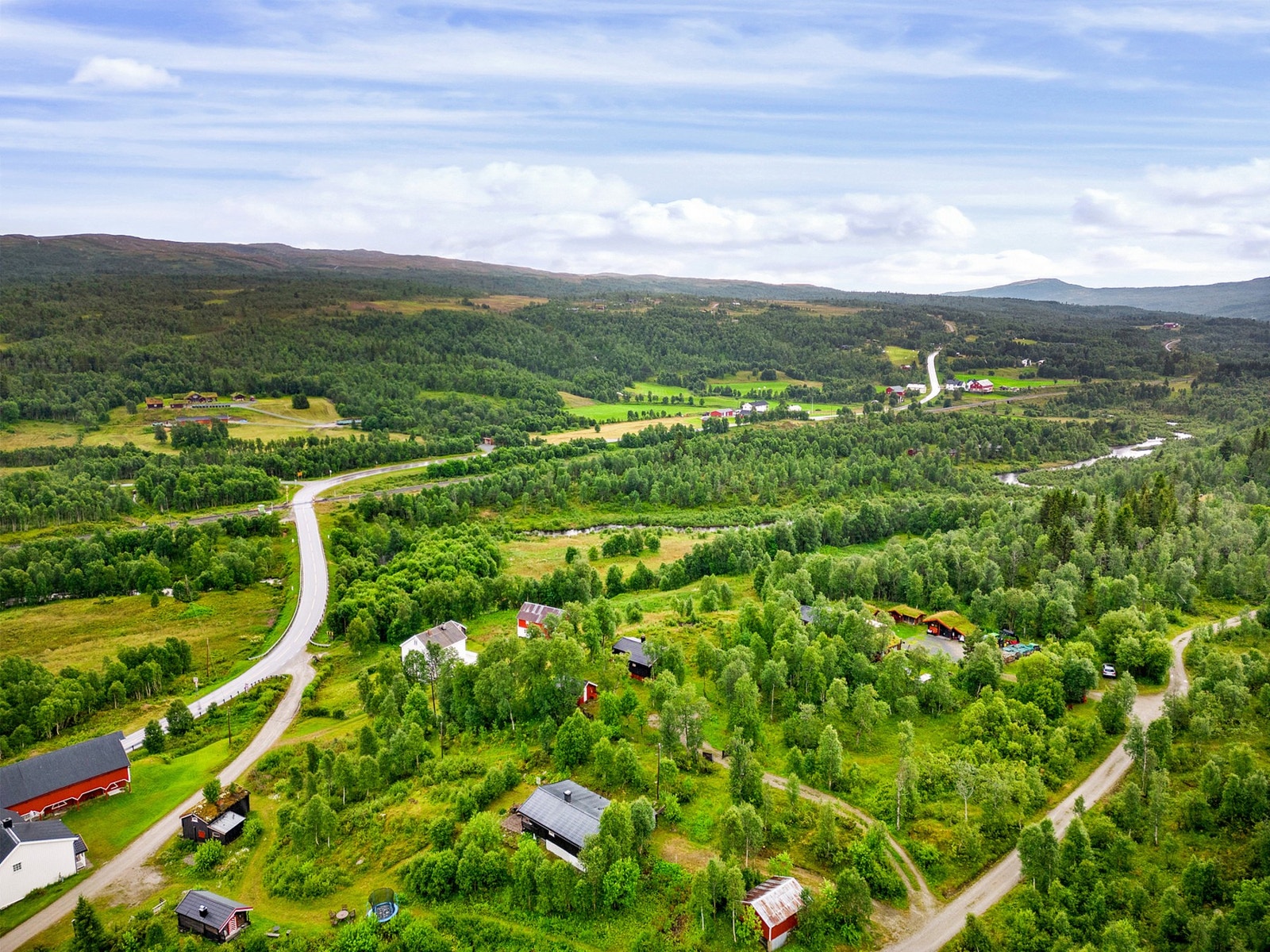 I Ålen sentrum finner du matbutikk, bensinstasjon, restauranter, Ålen skisenter mm. Galleribilde