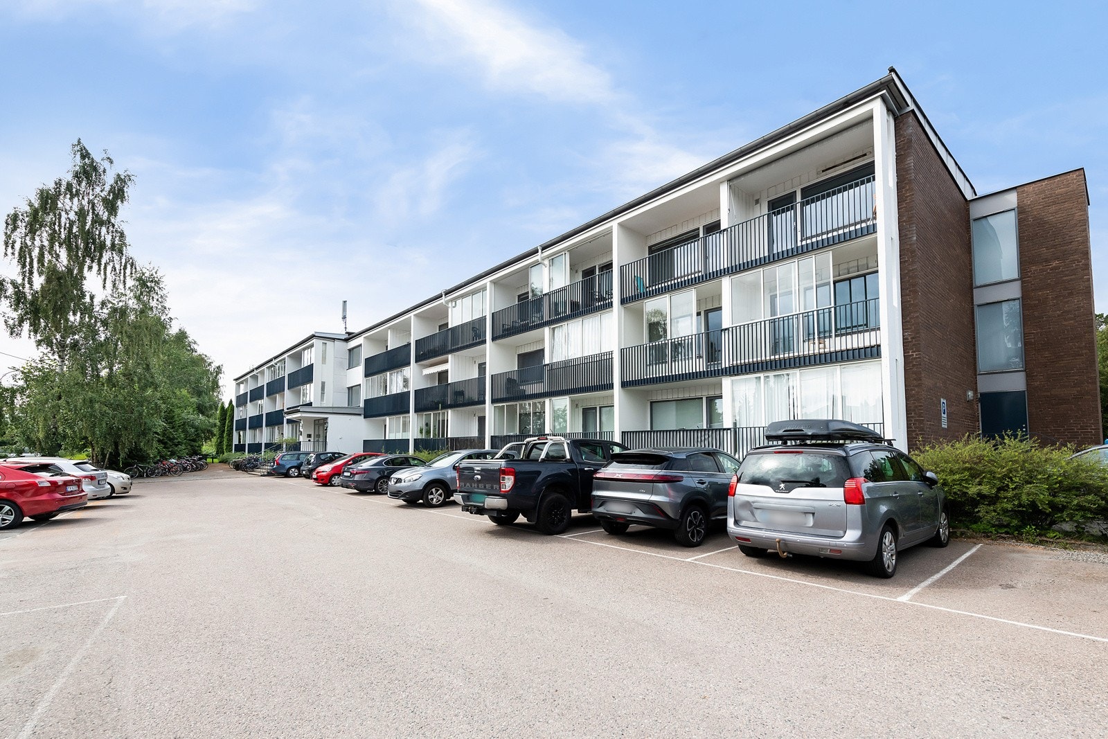 Godt tilrettelagt for parkering. Ingen kostnad ved bruk Galleribilde