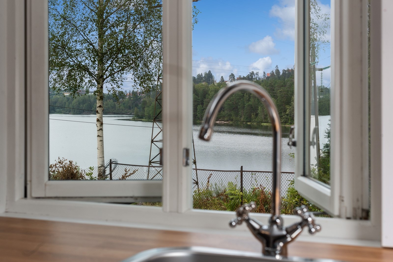 Utsiktsbilde fra kjøkken i 1. etasje. Galleribilde