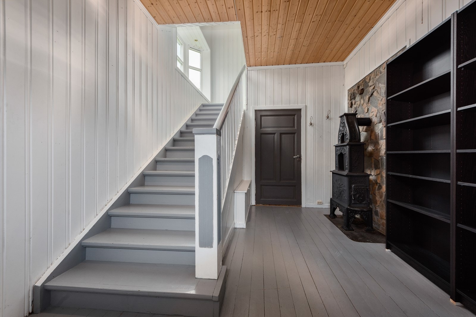 Herskapelig hall ønsker velkommen. Galleribilde