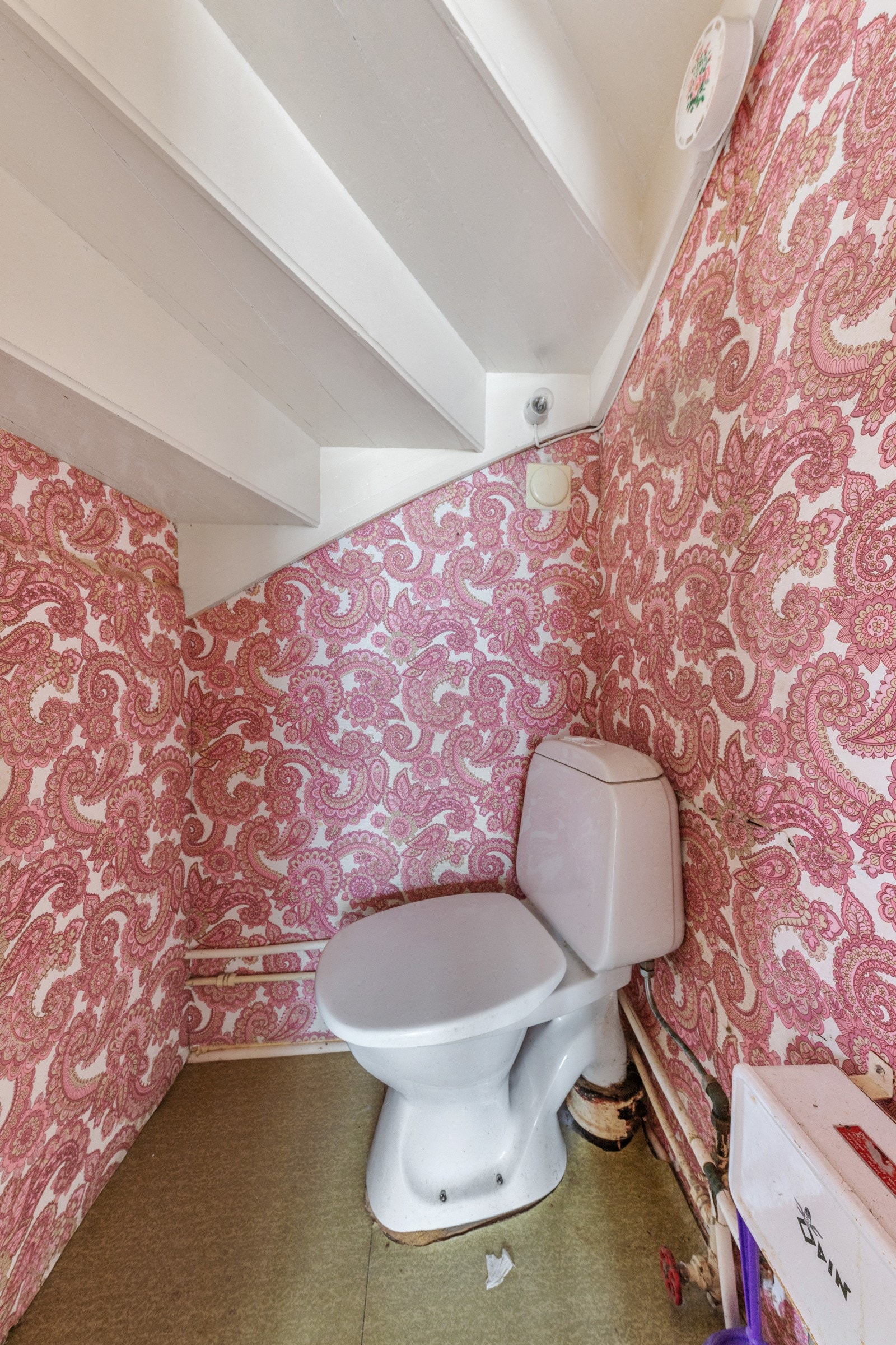 Wc under trapp Galleribilde