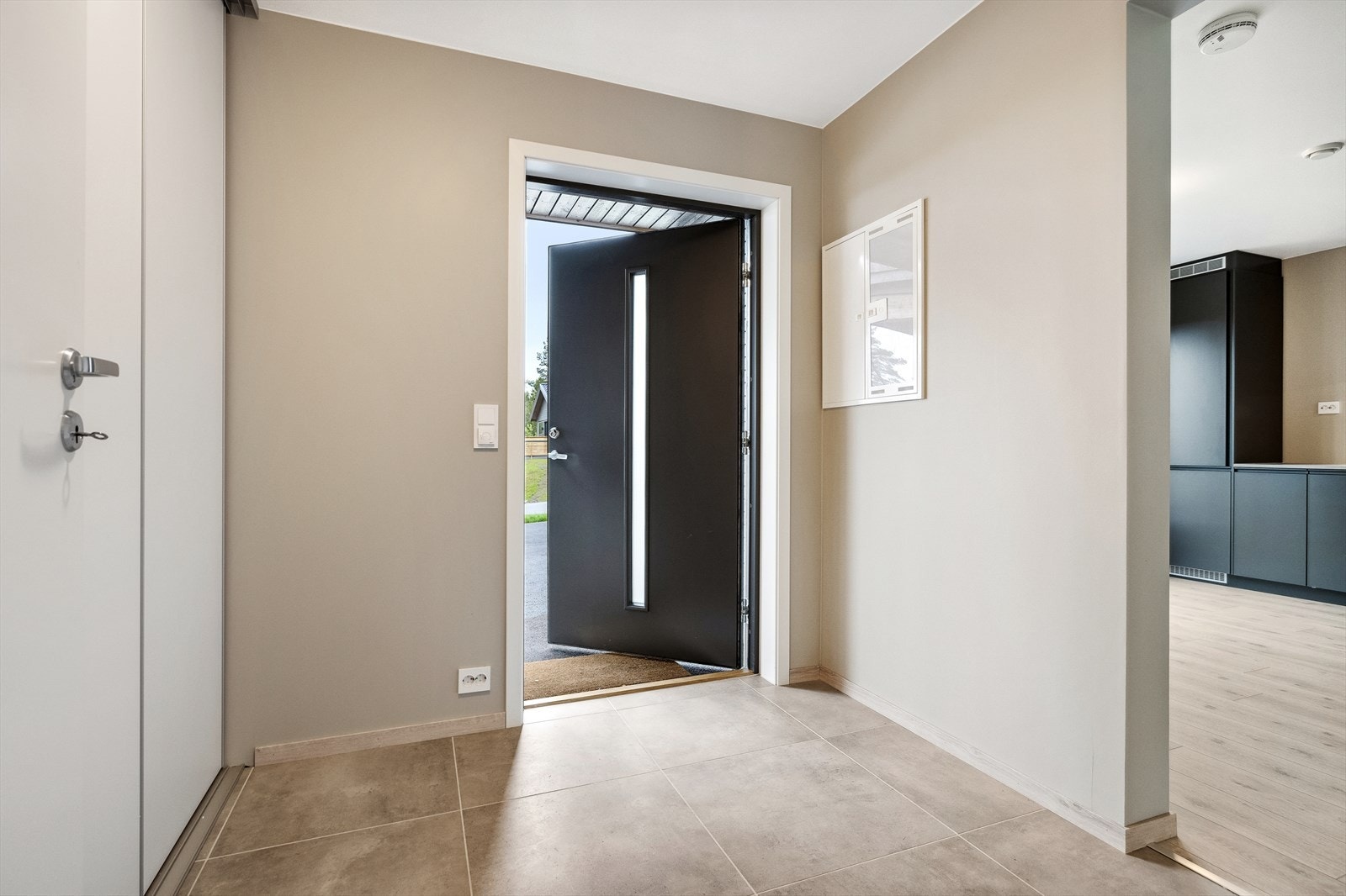 Entré med garderobe / Velkommen_inn Galleribilde