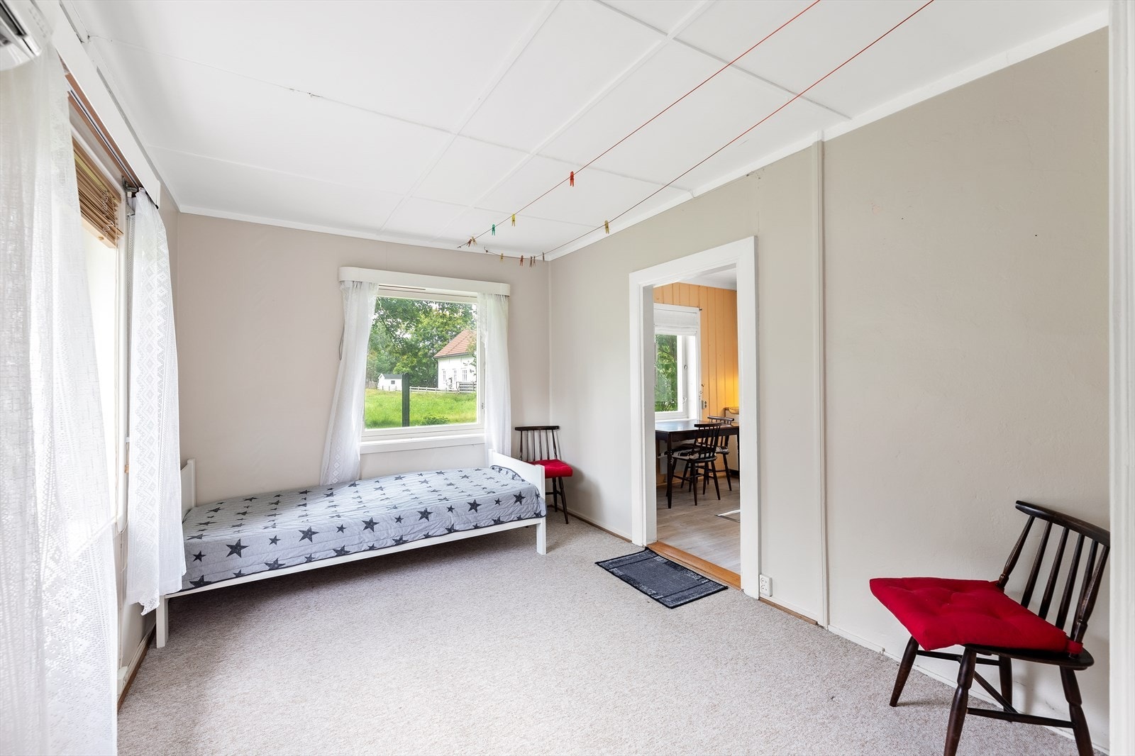 Fin og naturlig plass til spisestue. Galleribilde