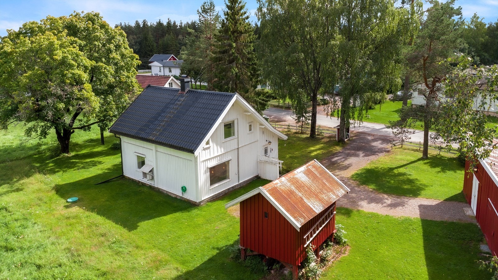 Tomten er på over 4.9 mål. Galleribilde
