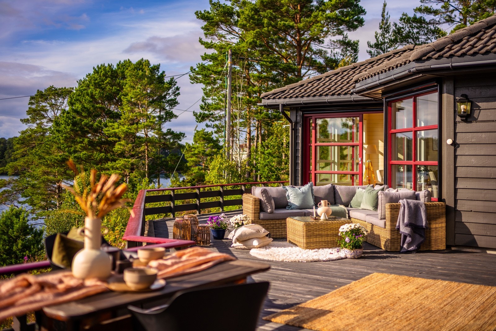 Len deg tilbake etter en travel dag. Galleribilde