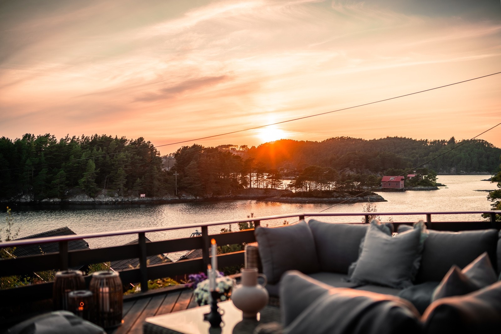Når kvelden kommer kan man beundre den vakre solnedgangen fra terrassen. Galleribilde