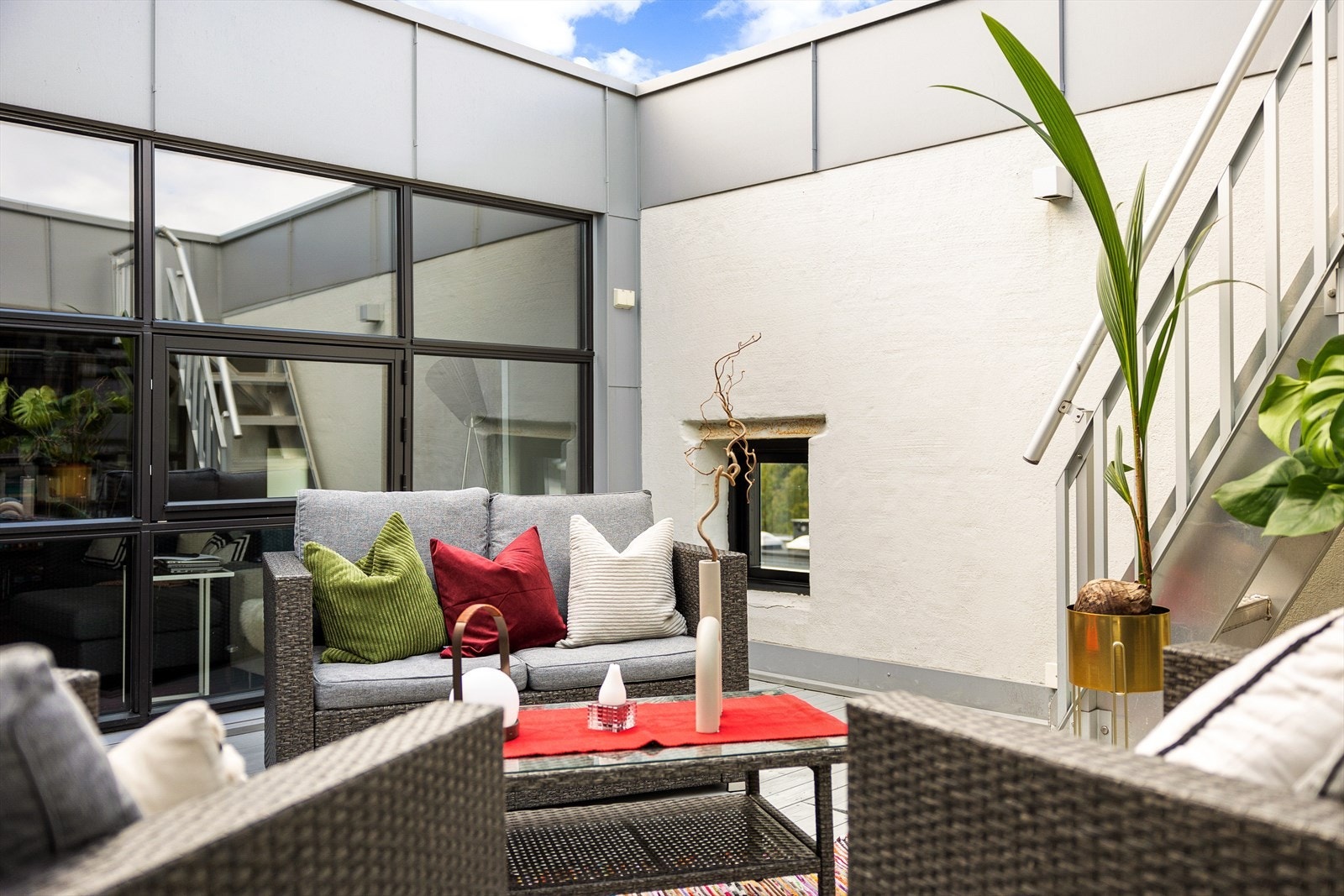 God plass til utemøbler, grill og beplantning. Et perfekt sted å invitere venner og familie! Galleribilde