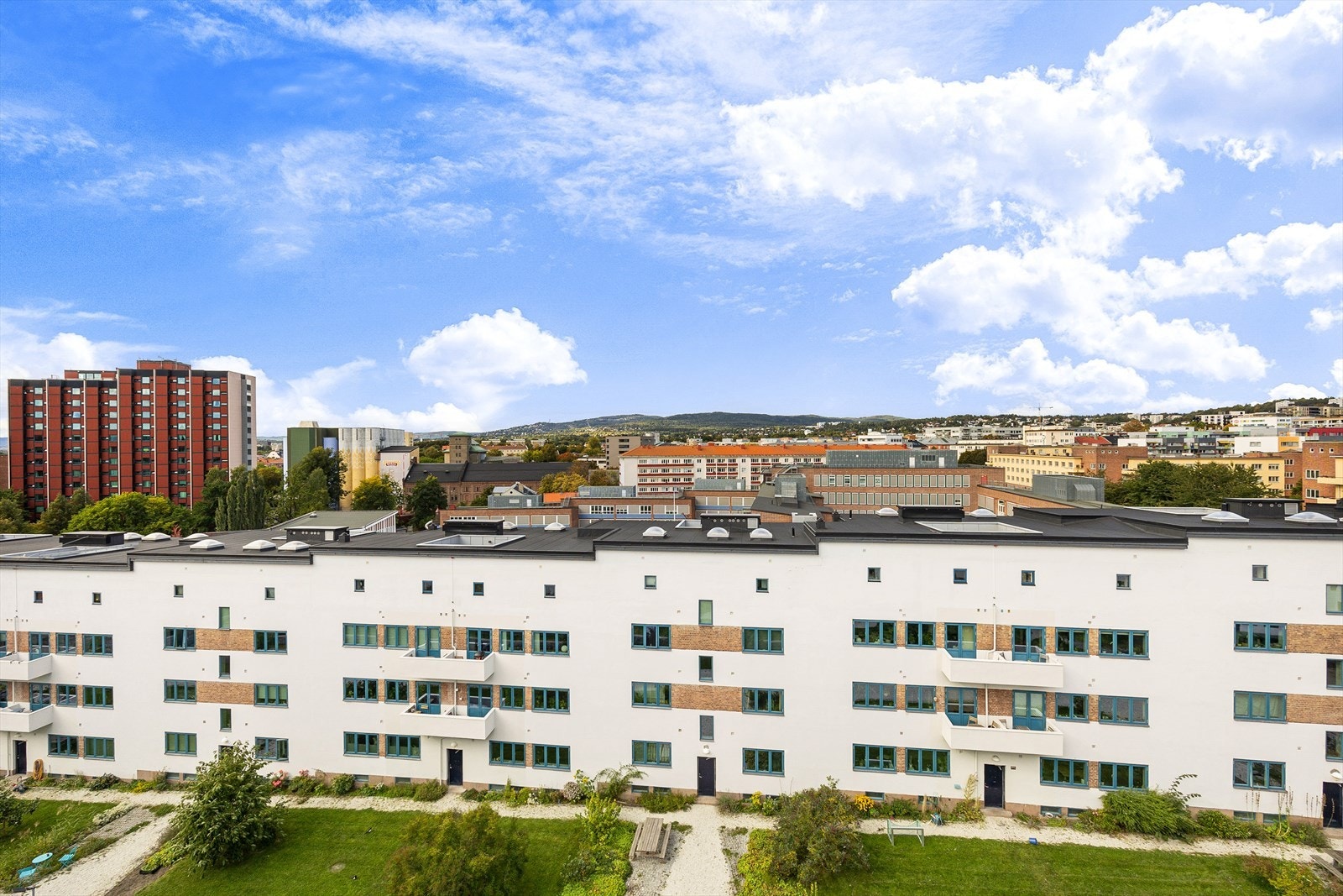 Funkisgården Borettslag består av 157 andelsleiligheter og har en flott opparbeidet hage. Galleribilde