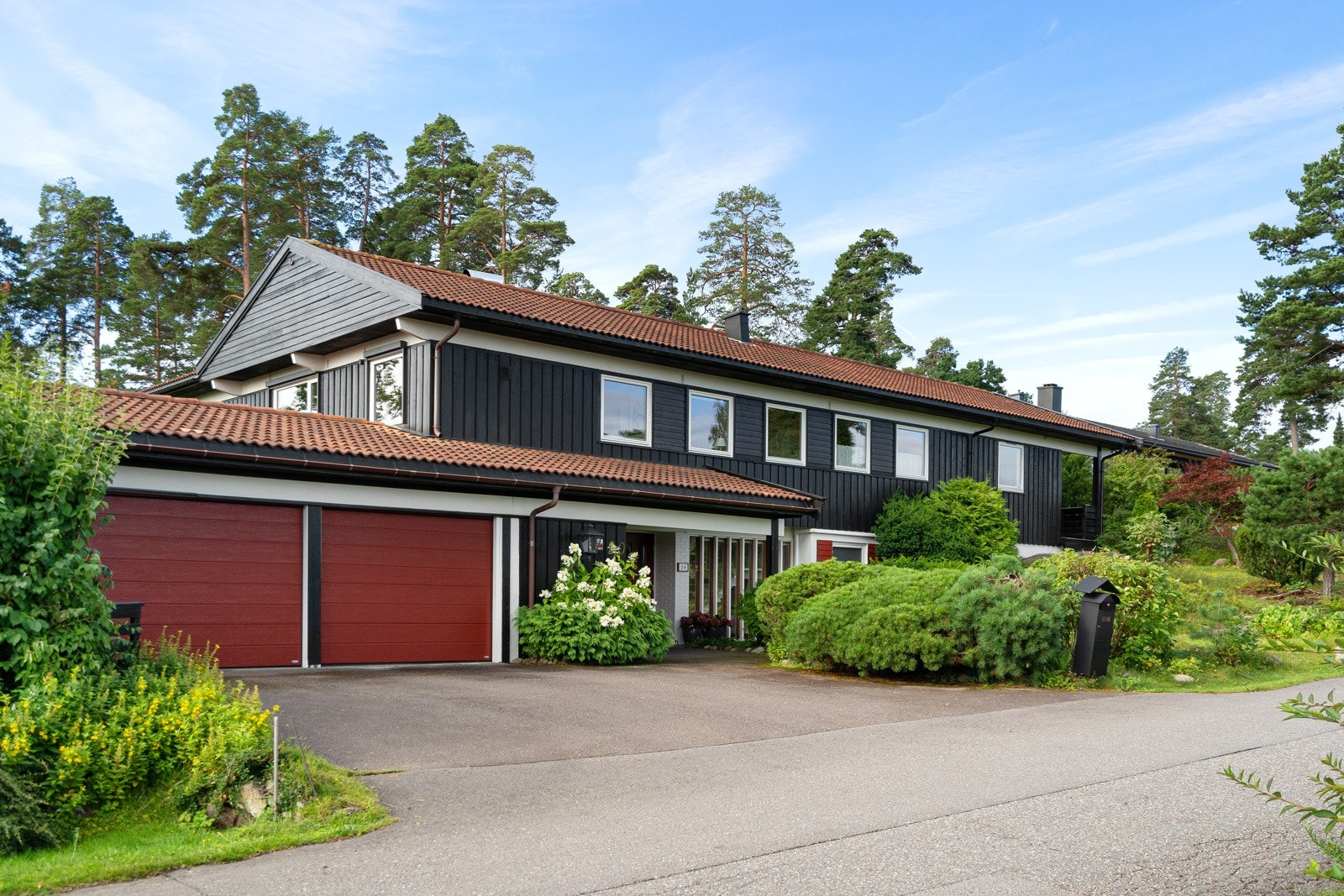 Meget innholdsrik bolig med dobbel garasje Galleribilde