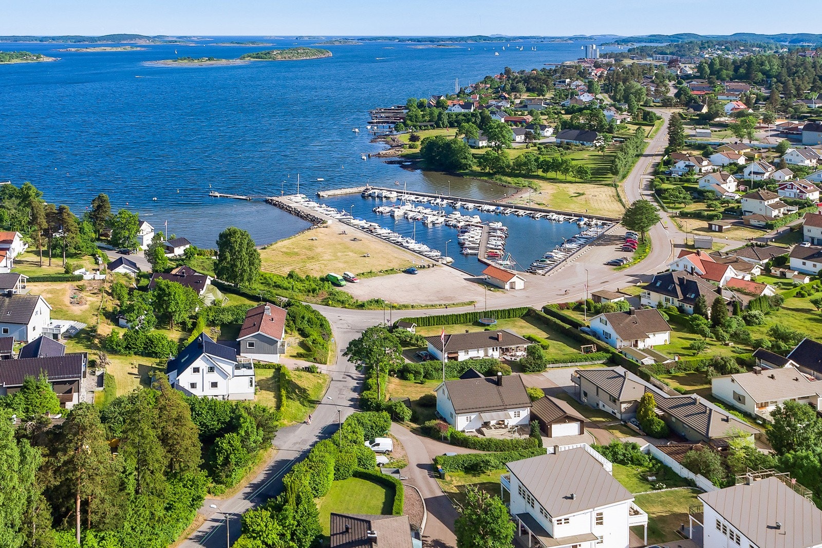 Områdebilde - Populær småbåthavn og badestrand på Klopp Galleribilde