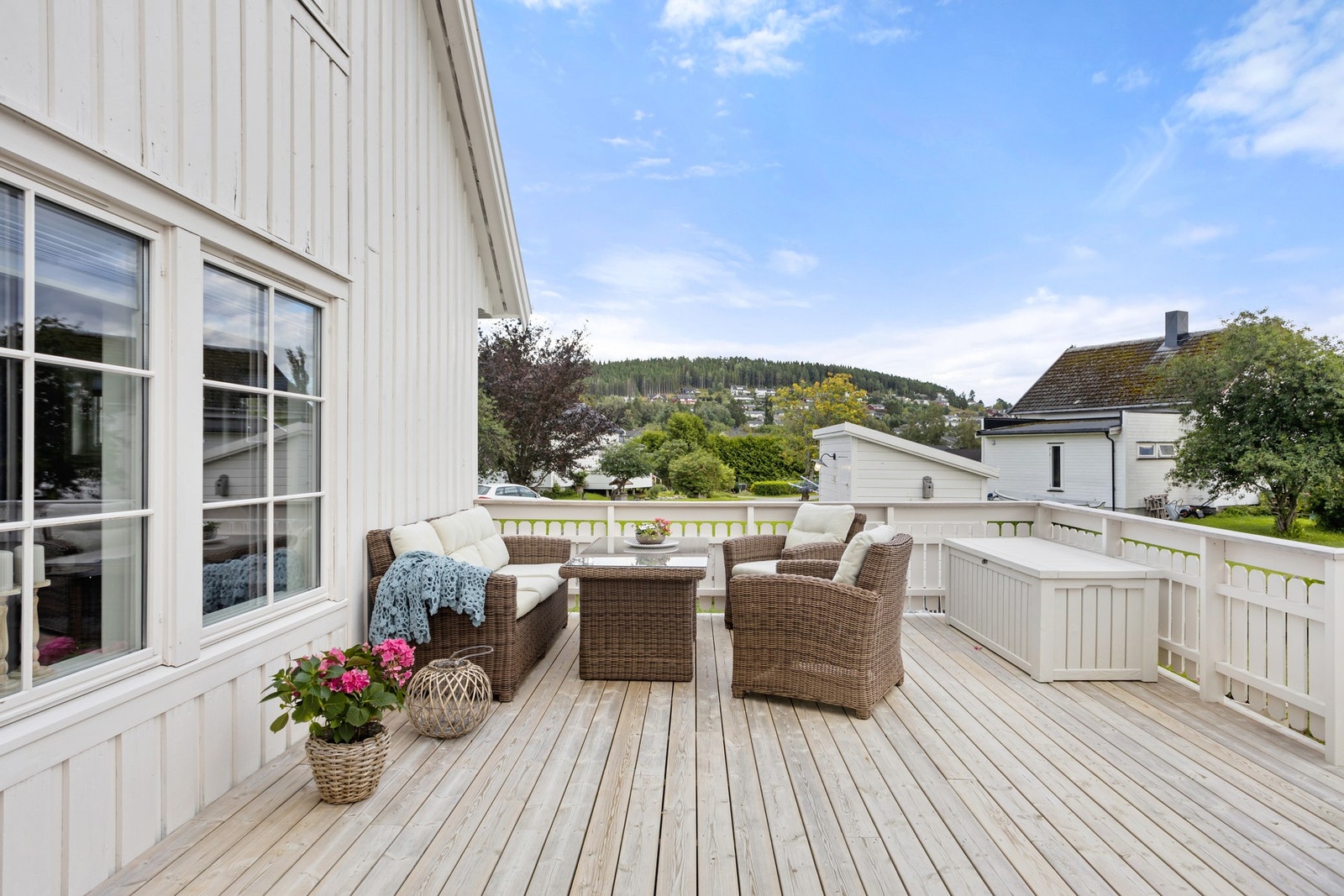 I 2018-2019 ble eksisterende uteplasser pusset opp, i tillegg til at det ble bygd nye Galleribilde