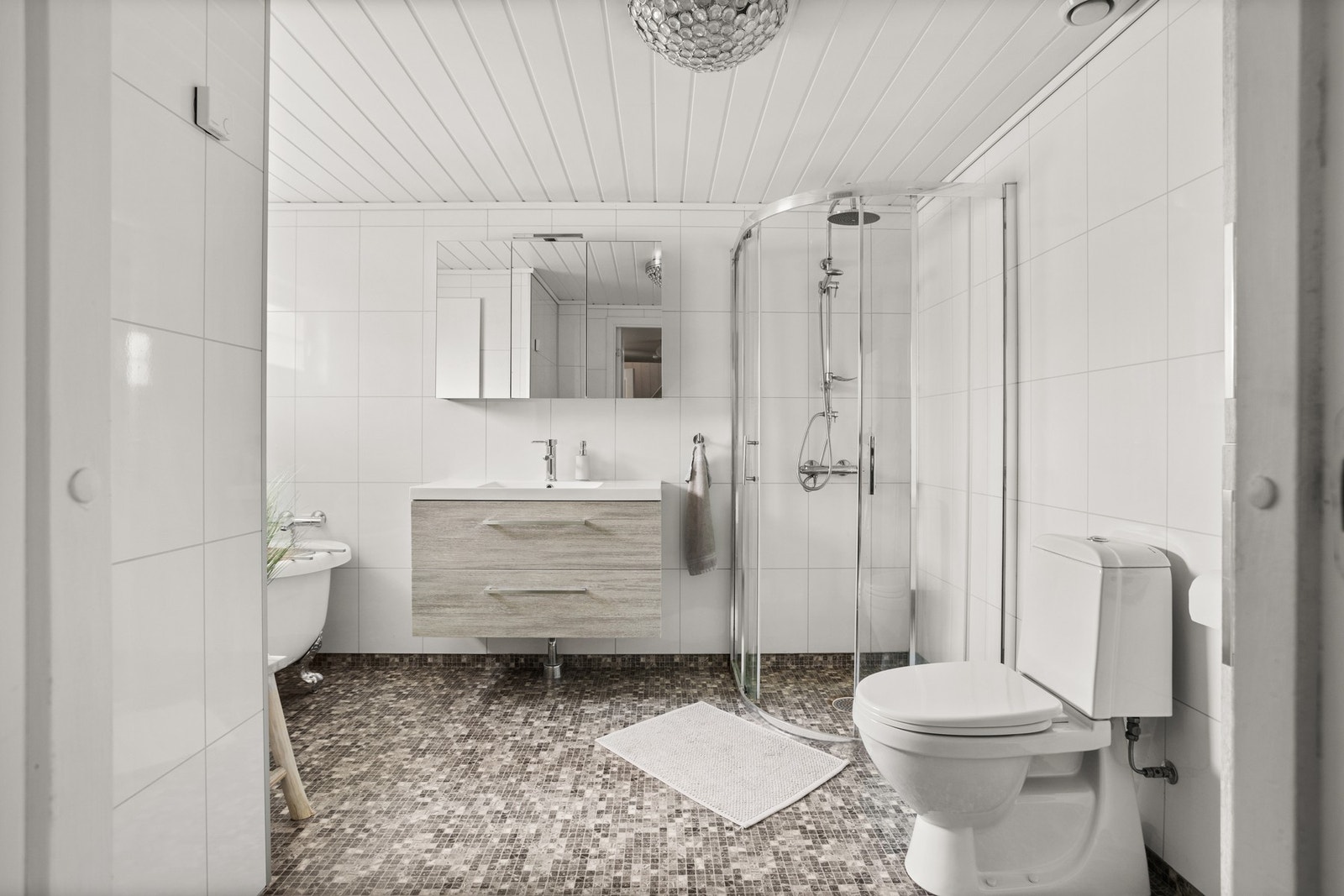 Bad - ca 8 kvm. Oppusset i 2014 Galleribilde