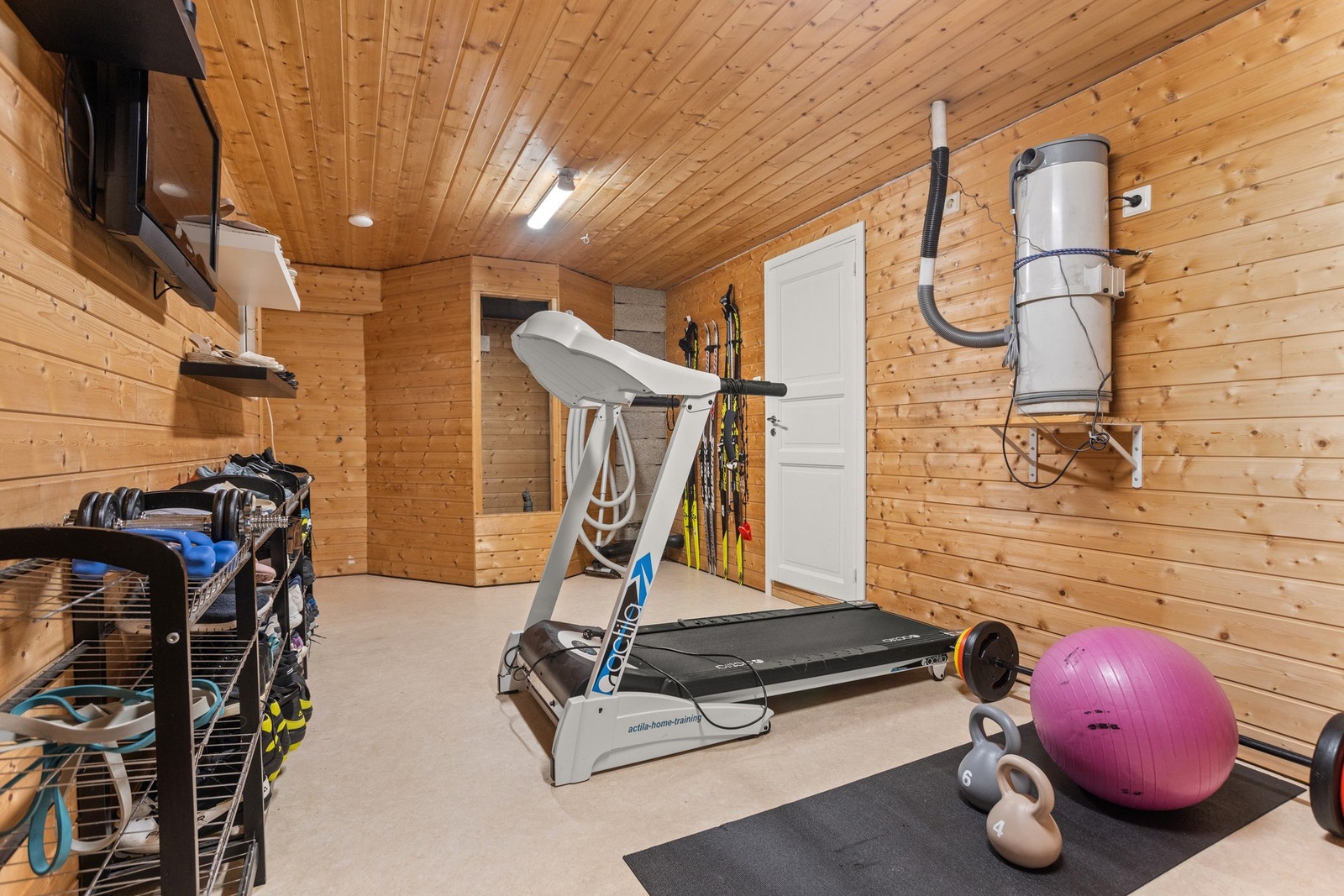 Montert ny vannmåler og varmtvannstank i 2020 Galleribilde