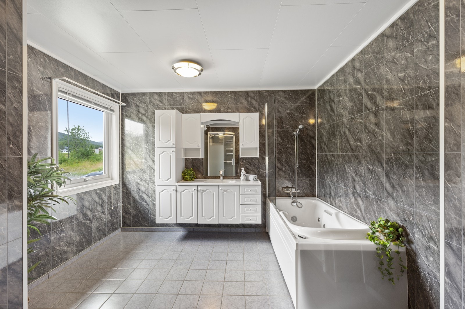 _Bad med gulvflis og våtromsplater Galleribilde