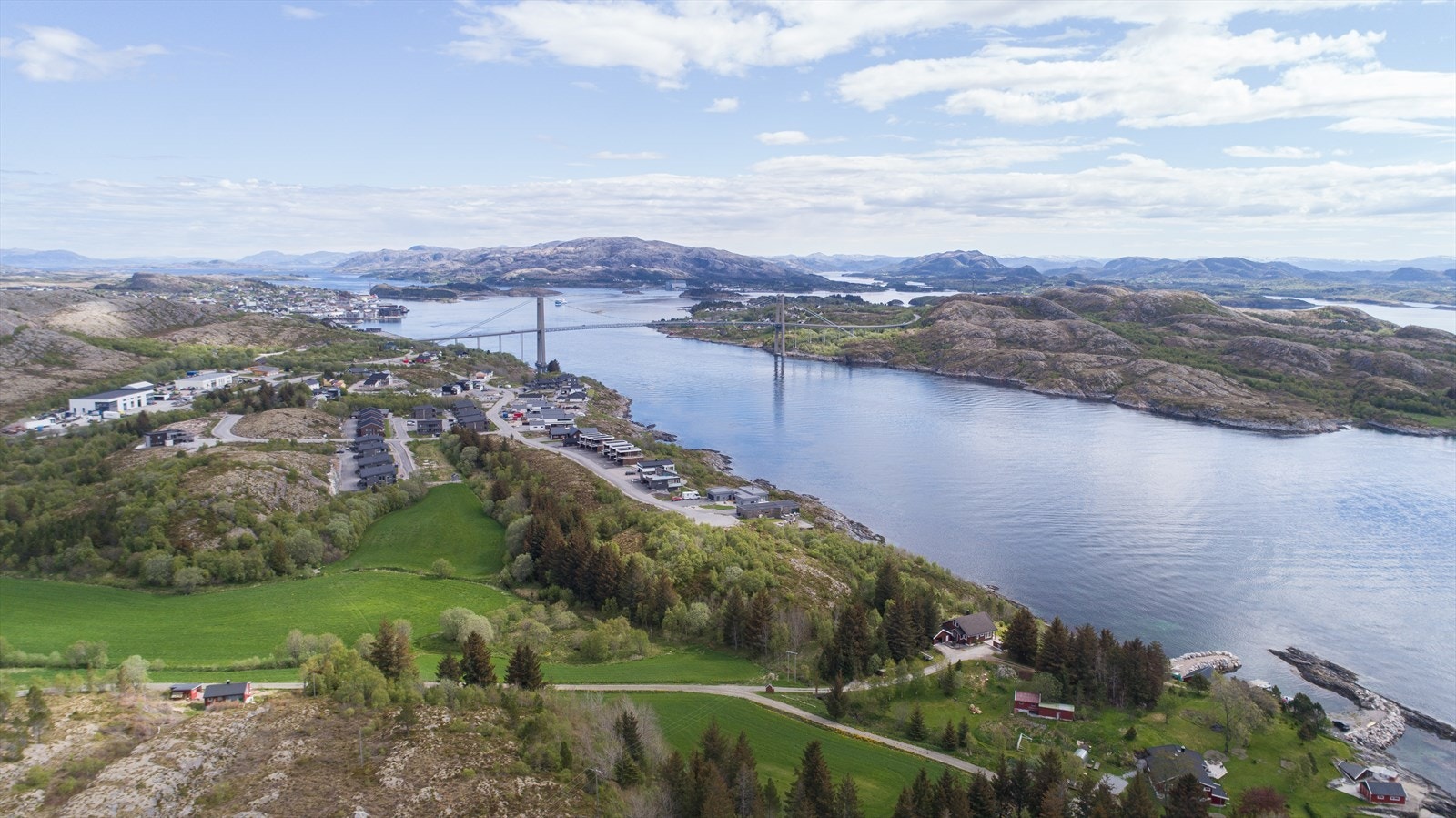 Kom å kjenn på den rolige atmosfæren i denne leiligheten, velkommen på visning! Galleribilde