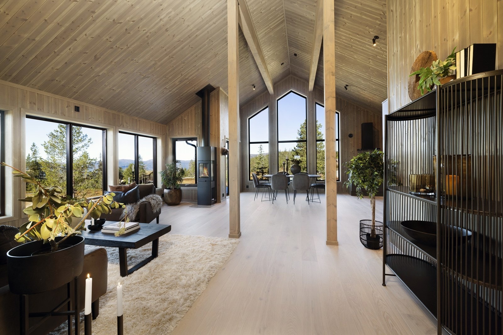 Stue med åpen løsning mot kjøkken Galleribilde