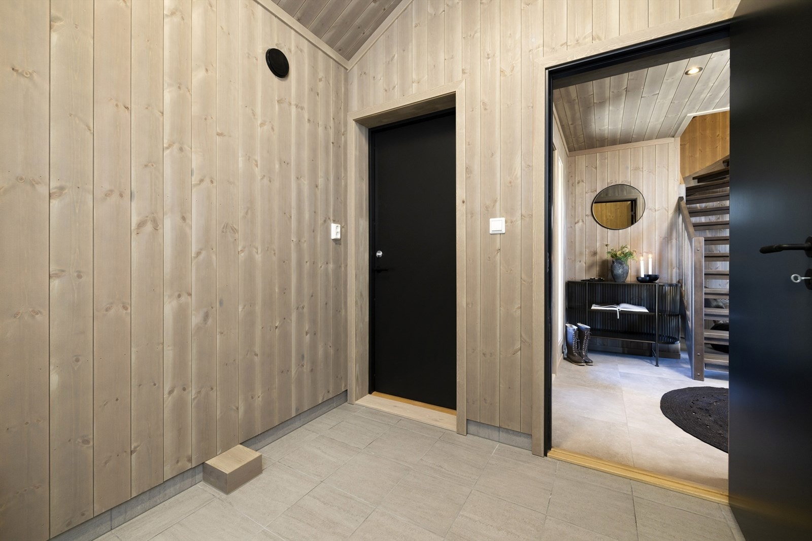 Vaskerombod med utgangsdør Galleribilde