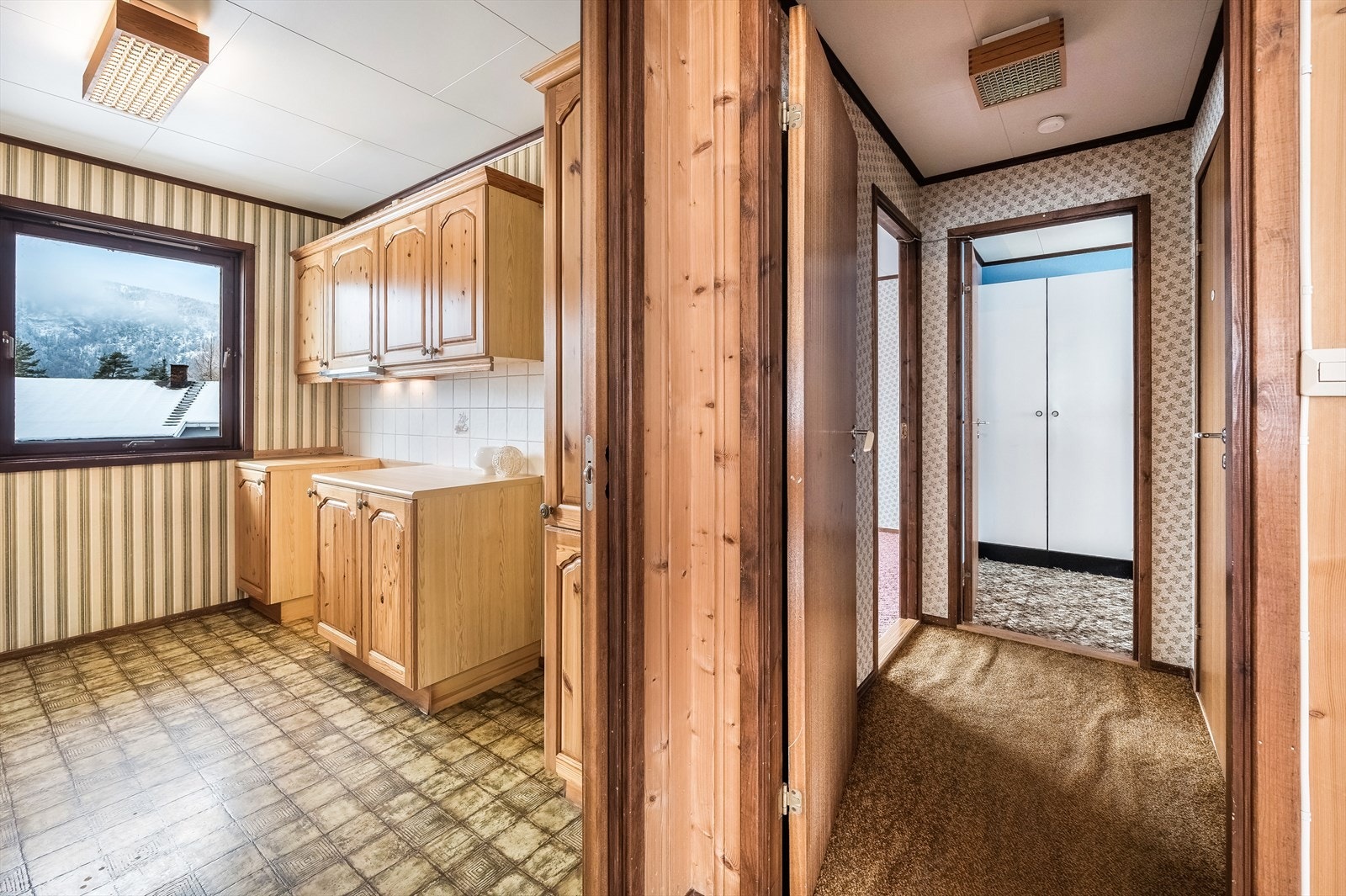 Etasjen er bygget med selvbærende takstoler, noe som gjør at boligens rominndeling enkelt kan endres. Galleribilde