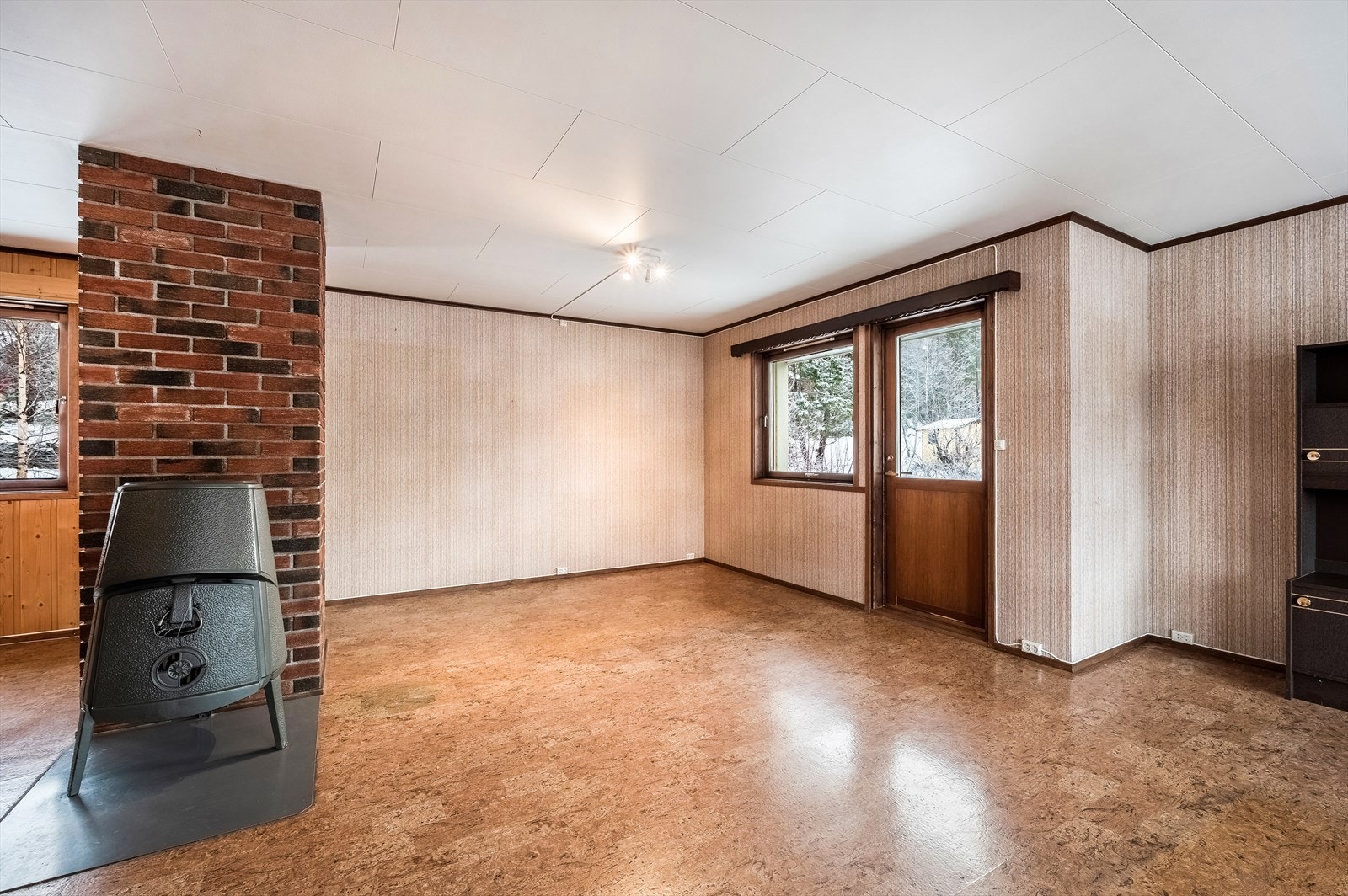 Utgang til terrasse med fin morgen/formiddagssol. Galleribilde