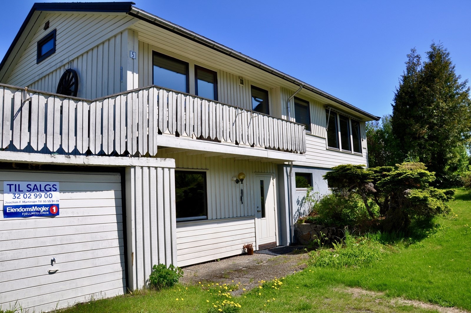 Boligen består av kjeller og 1. etasje. Galleribilde