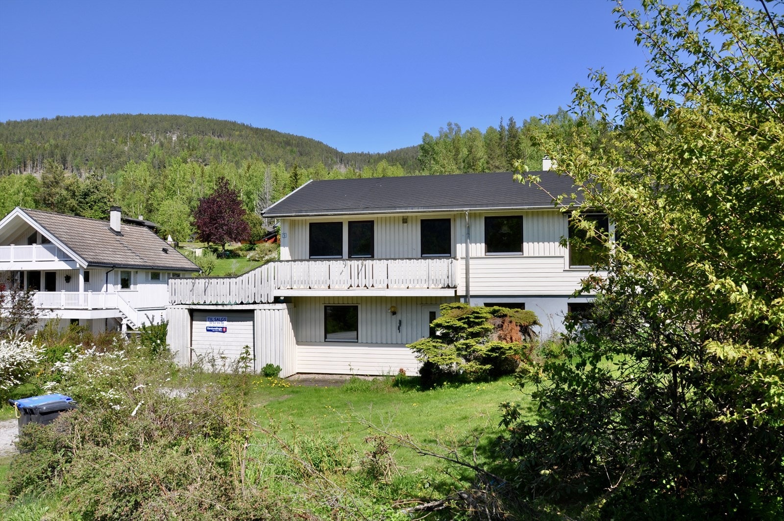 Boligen ligger i et veletablert boligfelt med svært gode solforhold. Galleribilde