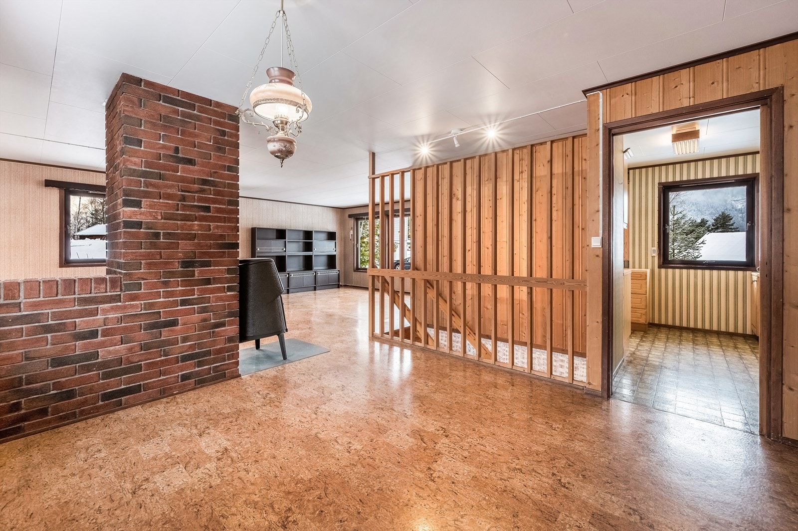 Plass til salonggruppe og spisestue. Galleribilde