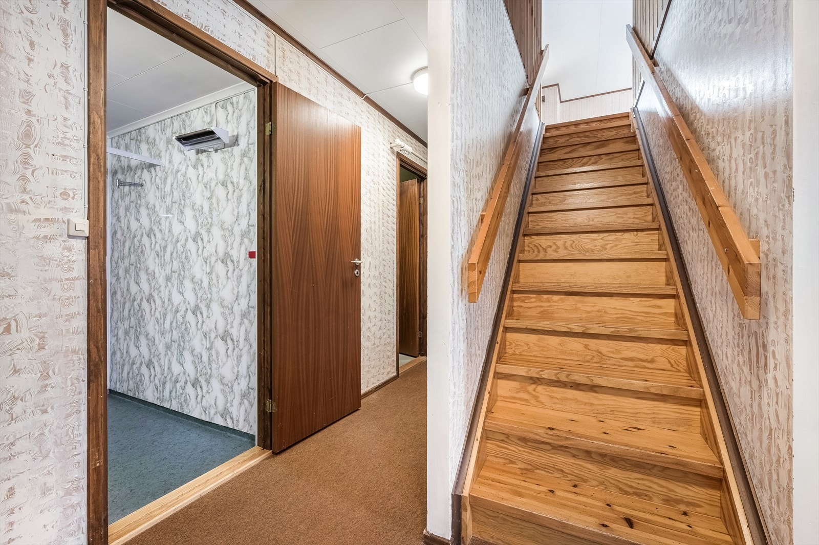 Trappegang opp til 1. etasje. Galleribilde