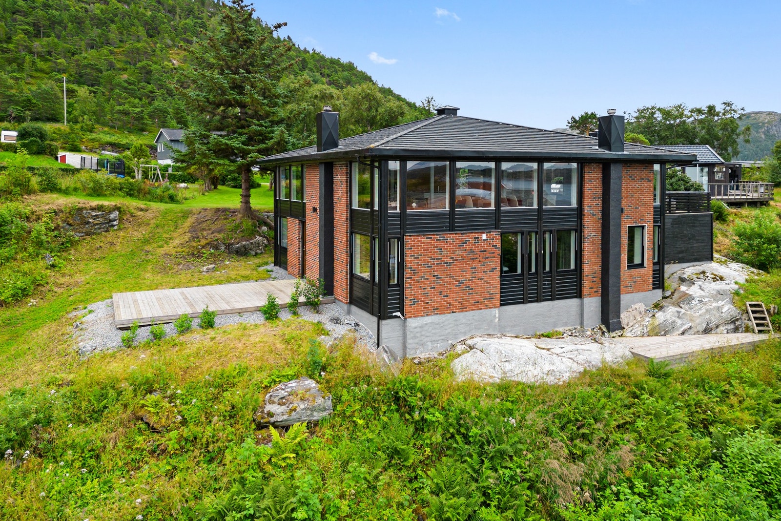 Fasade/tomt Galleribilde