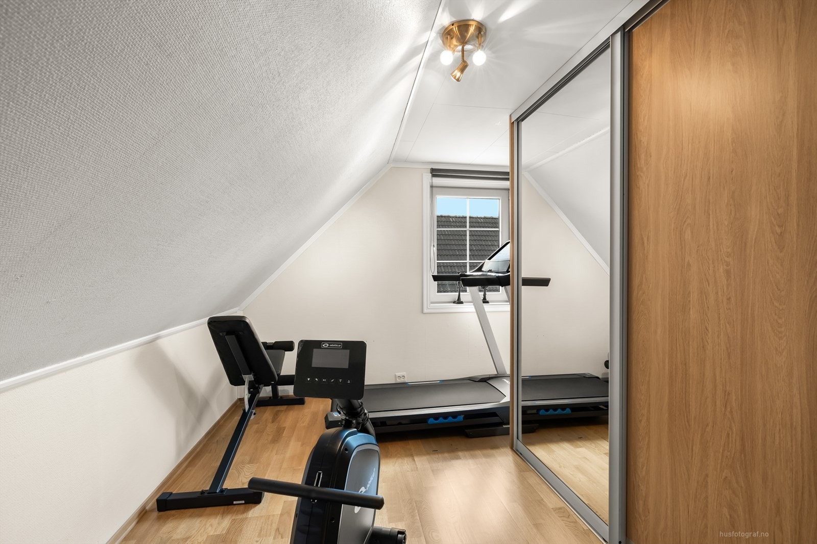 Soverom nr. 4 har stor skyvedørsgarderobe. Galleribilde