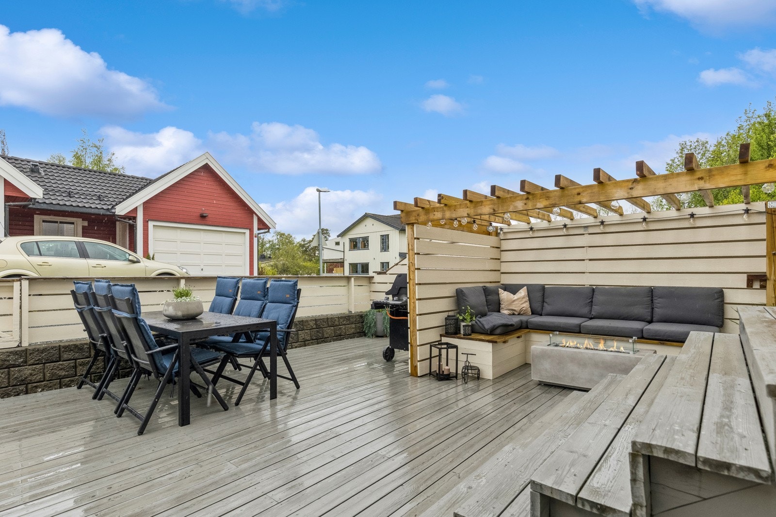Sørvendt markterrasse med svært gode solforhold. Galleribilde