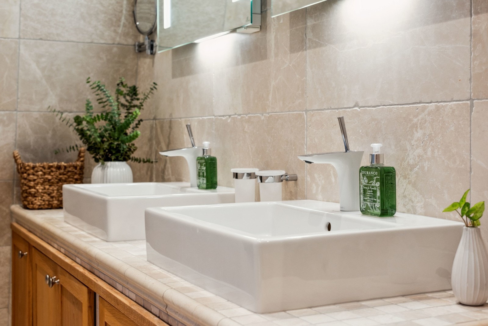 Flotte doble servanter. Badet er fra 2015. Galleribilde