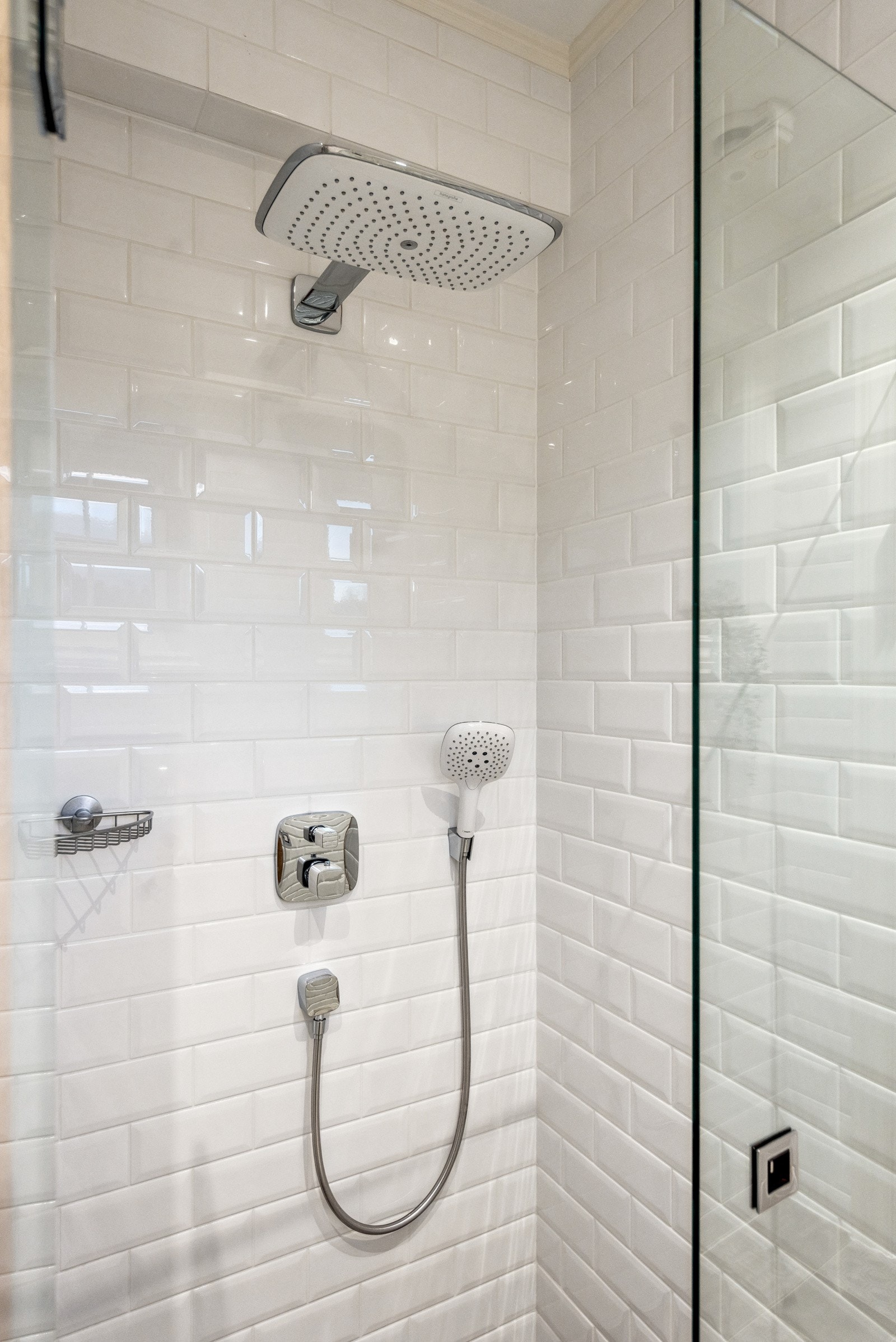 Badet byr på en innbydende dusj. Galleribilde