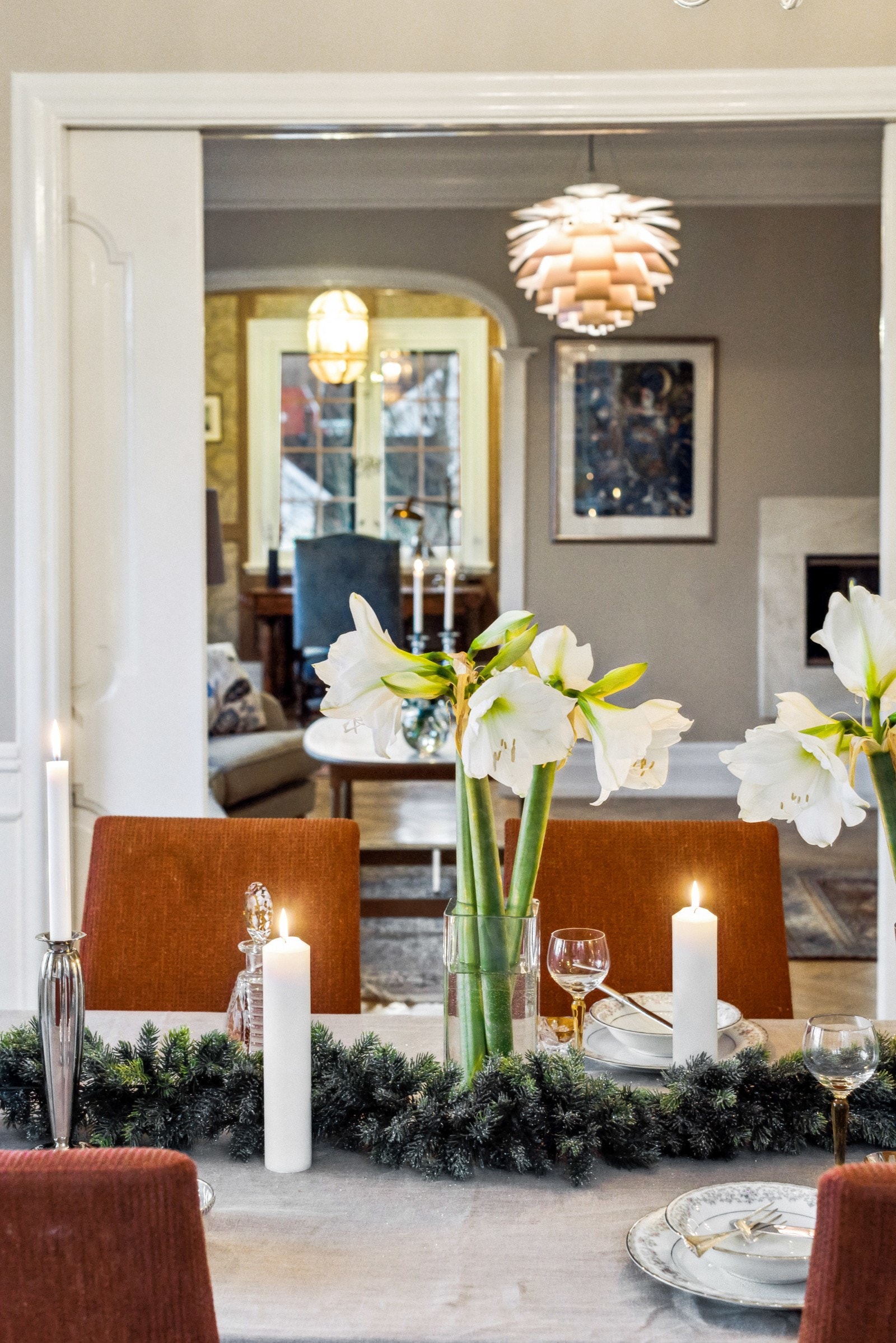 Store dører sørger for en flott romfølelse mellom alle stuene. Galleribilde