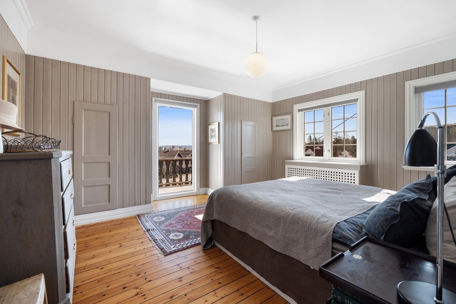 Det er utgang til en koselig luftebalkong. Galleribilde