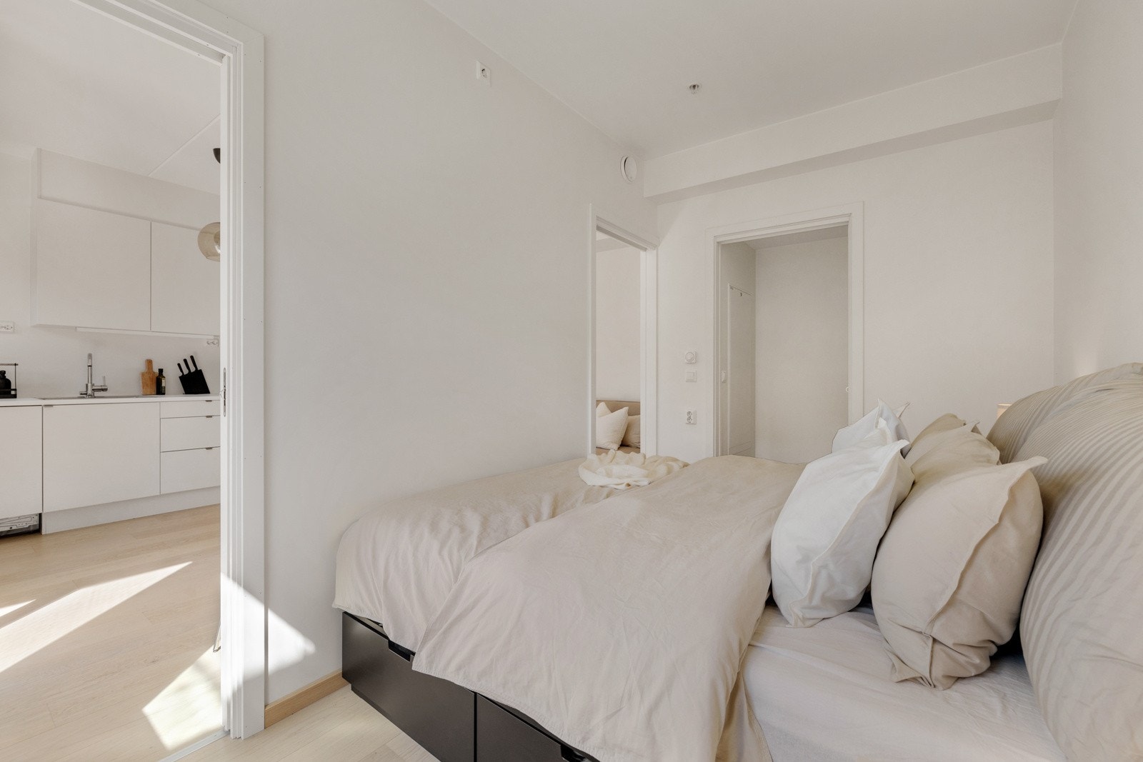 Fra soverom har du tilgang til innvendig bod på 2 kvm, supert for oppbevaring! Galleribilde