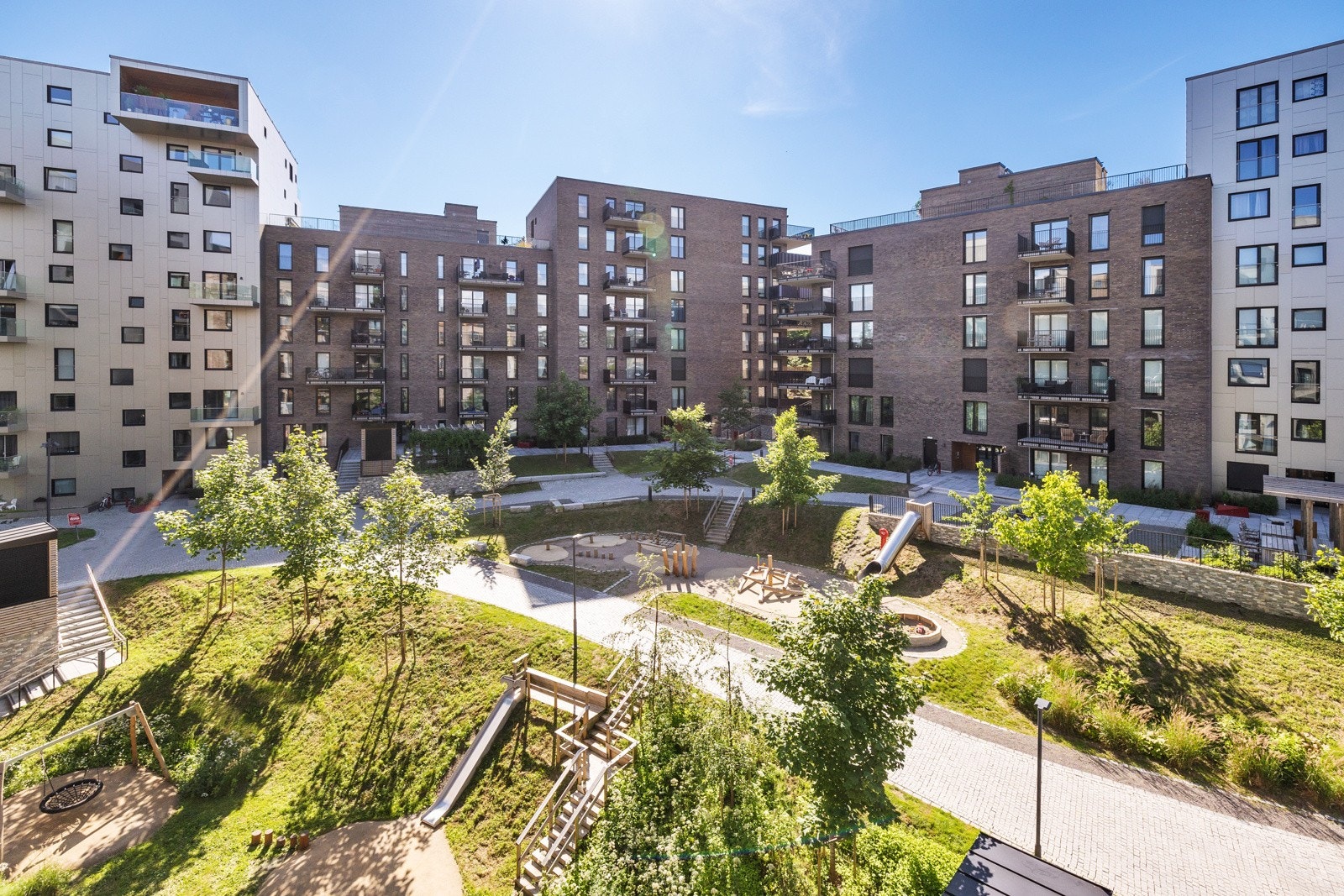 Sameiet er omkranset av fine grøntområder. Galleribilde