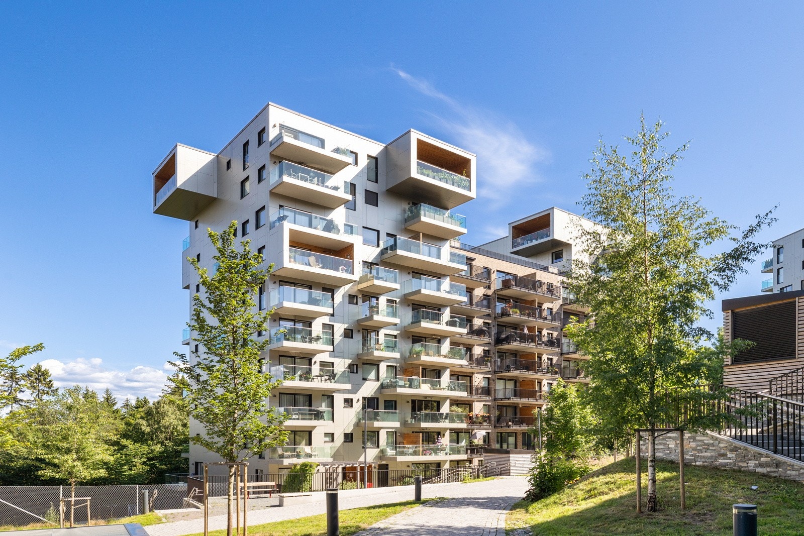 Bygget er et av de nyere byggene i området, kjent for sin fine arkitektur. Galleribilde