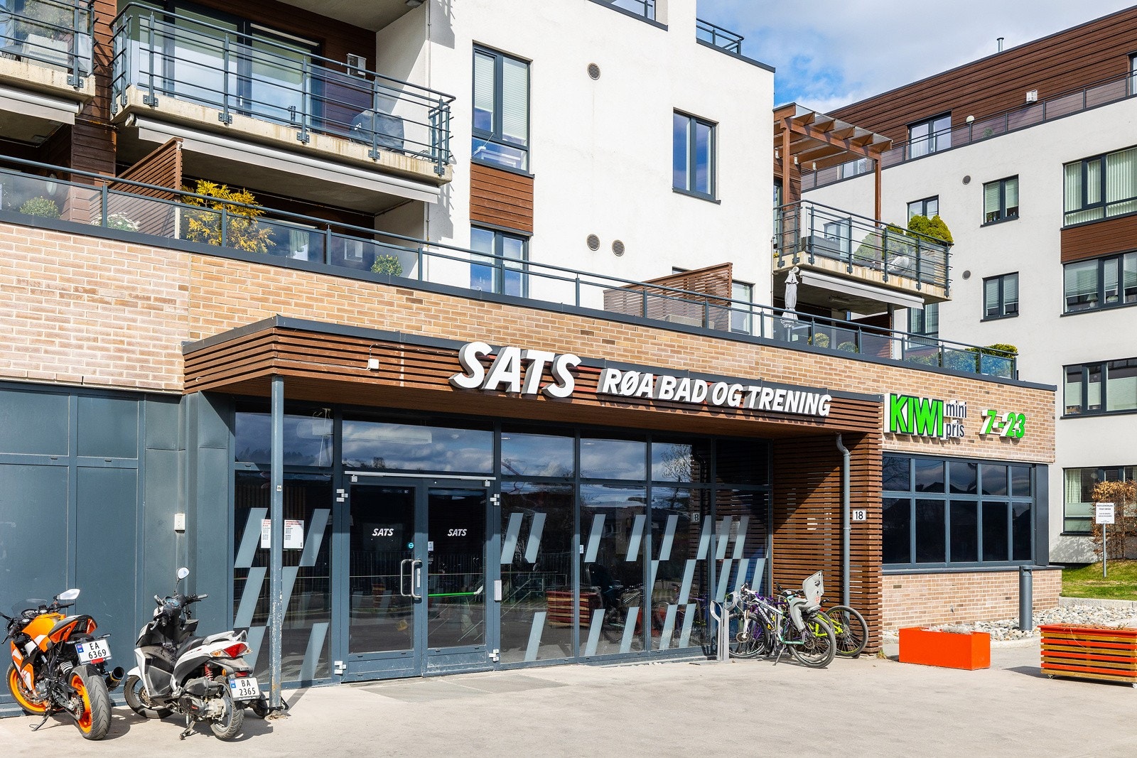 Her vil du også finne Røa bad med svømmehall og SATS. Galleribilde