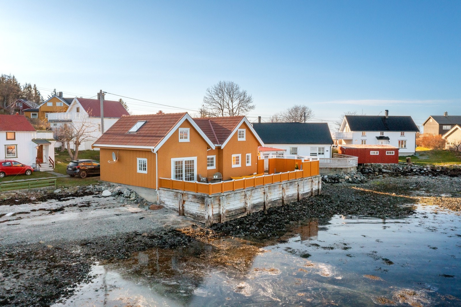 Stranda ligger like ved siden av eiendommen Galleribilde