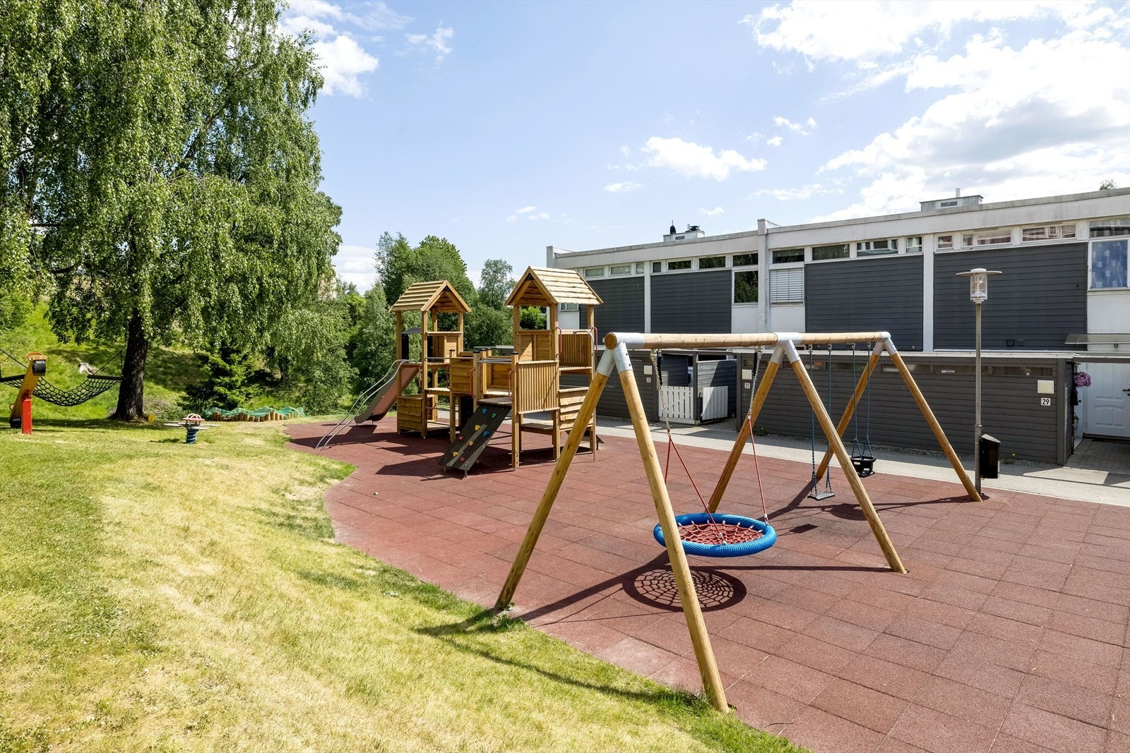 Lekeplass rett utenfor inngangen Galleribilde