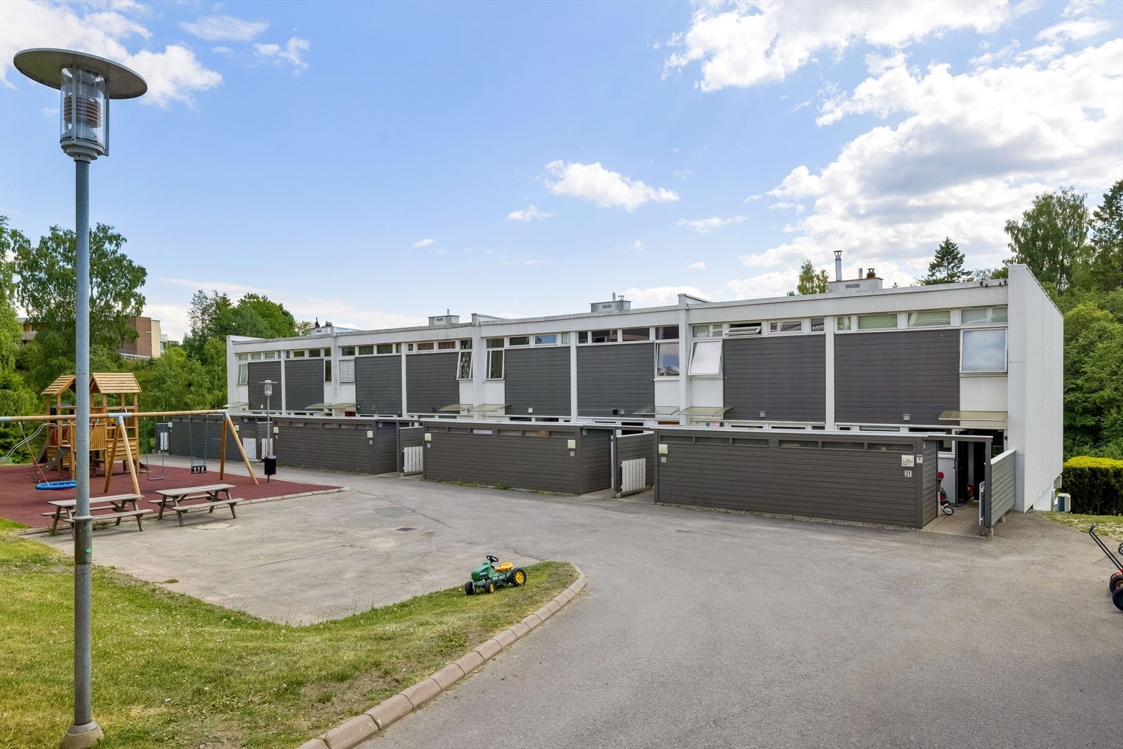 Fine fellesarealer med boltreplass for både store og små Galleribilde