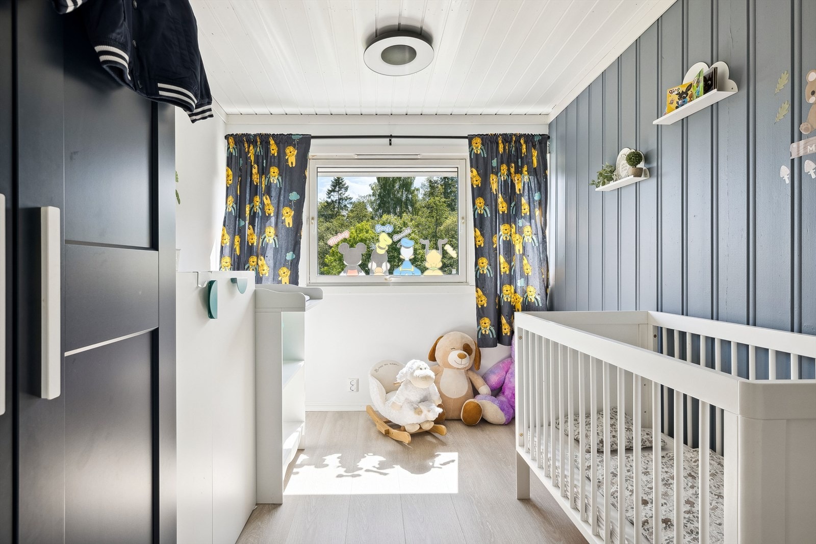 De to andre soverommene er velegnede som barne-/gjesterom eller kontor Galleribilde