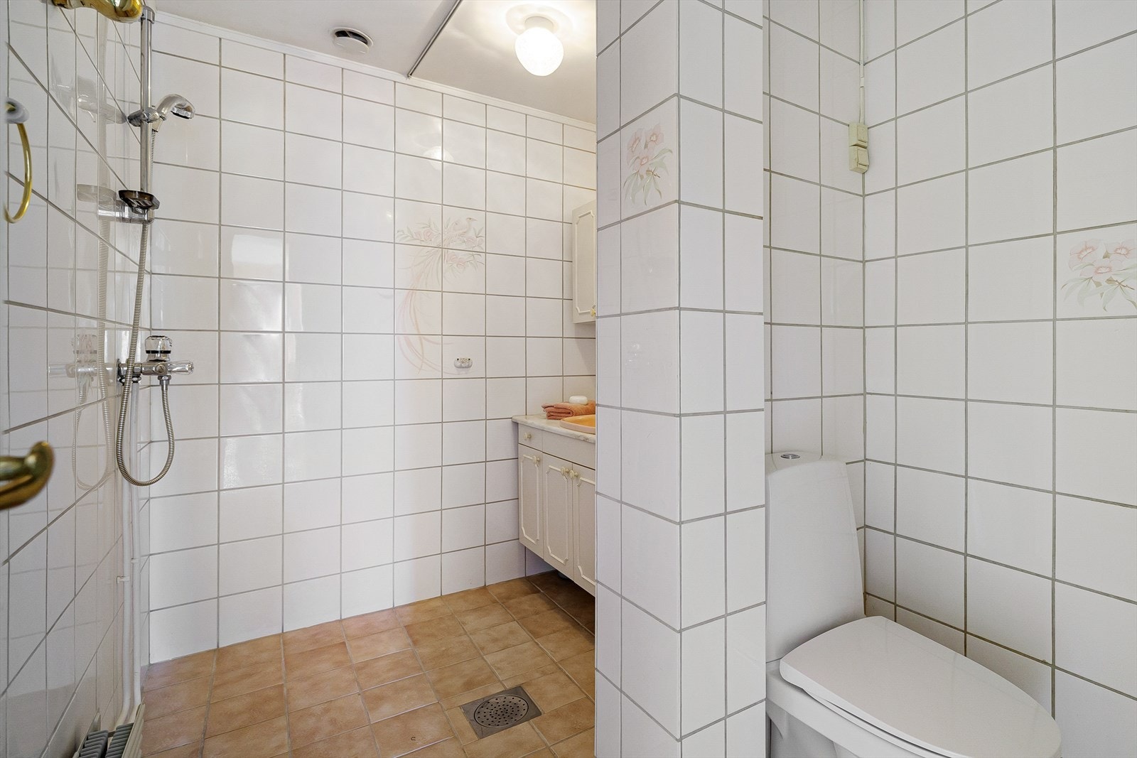 Opprinnelig bad fra byggeår, oppgradert i 1990. Galleribilde