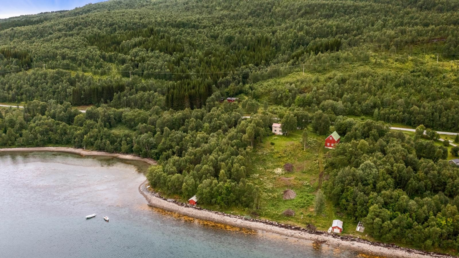 Velkommen til Aursfjordveien 488 og 491 - Presentert av Sne eiendomsmegling ved Hege Kittelsen!