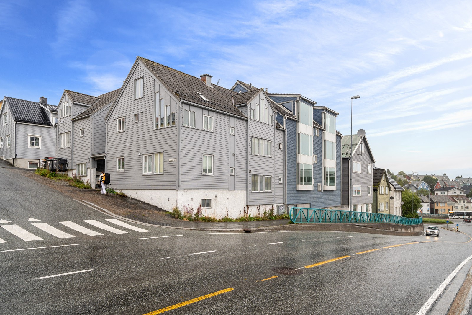 Leiligheten har en fin beliggenhet med kun 5 minutters gange til Tromsø sentrum med sine fasiliteter