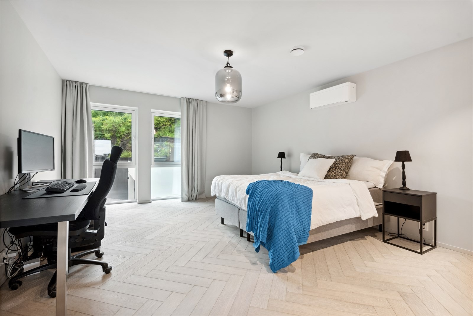 Stort og romslig soverom 2. Brukes også gjerne som hjemmekontor. Galleribilde