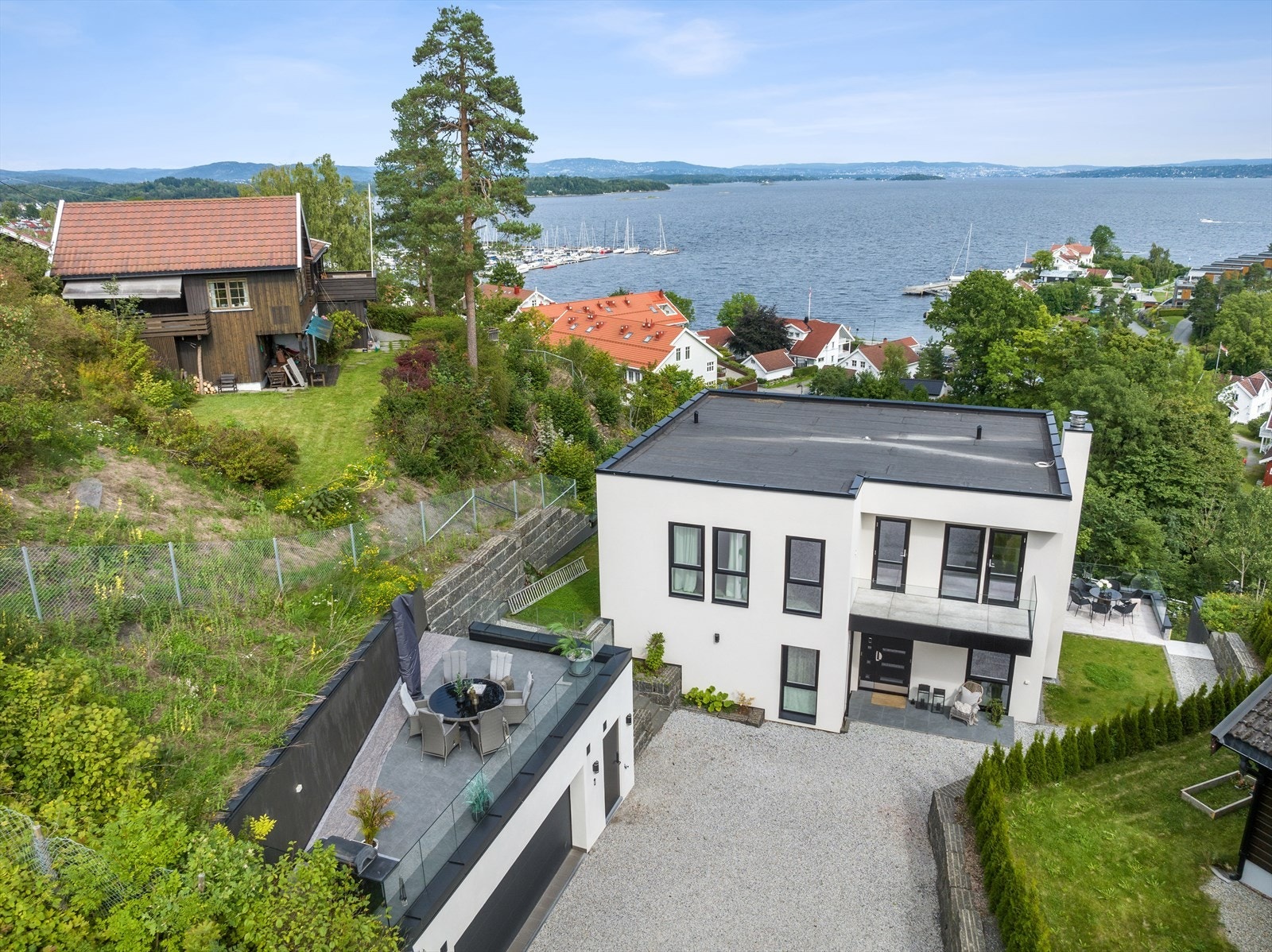 Lun grillplass på taket av garasjen Galleribilde