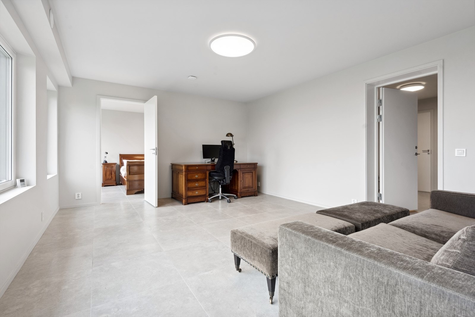 Kjellerstuen bidrar til ekstra privatliv og boltreplass for familien. Galleribilde