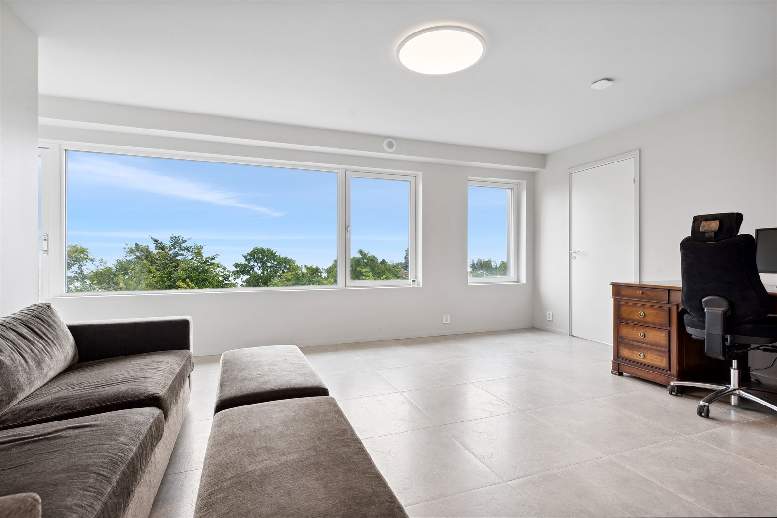 I u. etasje finner man enda en av boligens sosiale arenaer; kjellerstuen. Galleribilde